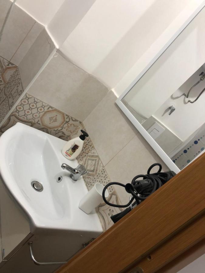 Casa Vacanza De Luca Napoli Bagian luar foto
